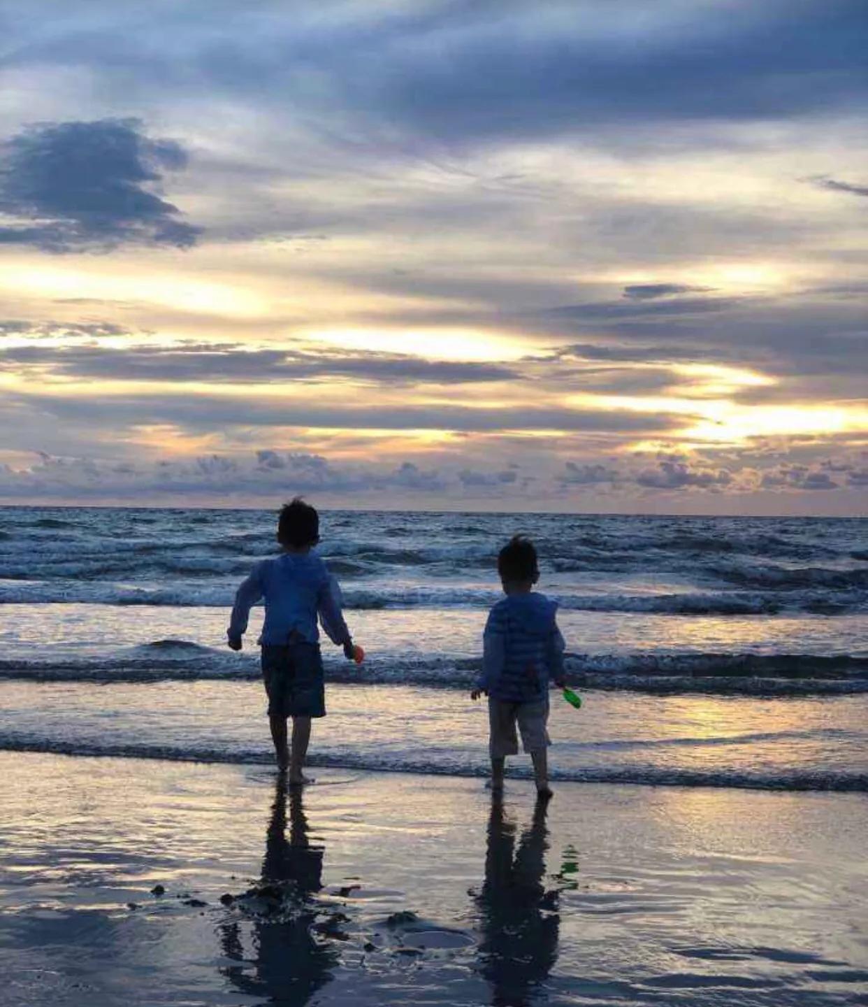 怀孕流血但还是一直有孕吐,早孕有什么方法自然流出来