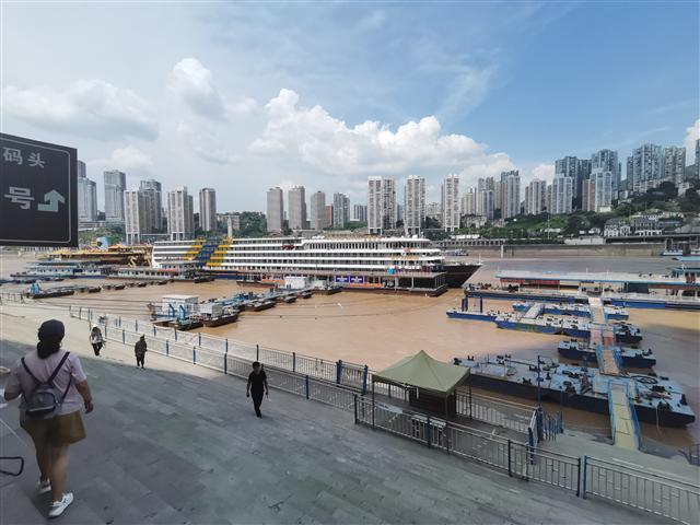 三峡游轮上水下水哪个好玩,三峡游轮上水和下水哪个好