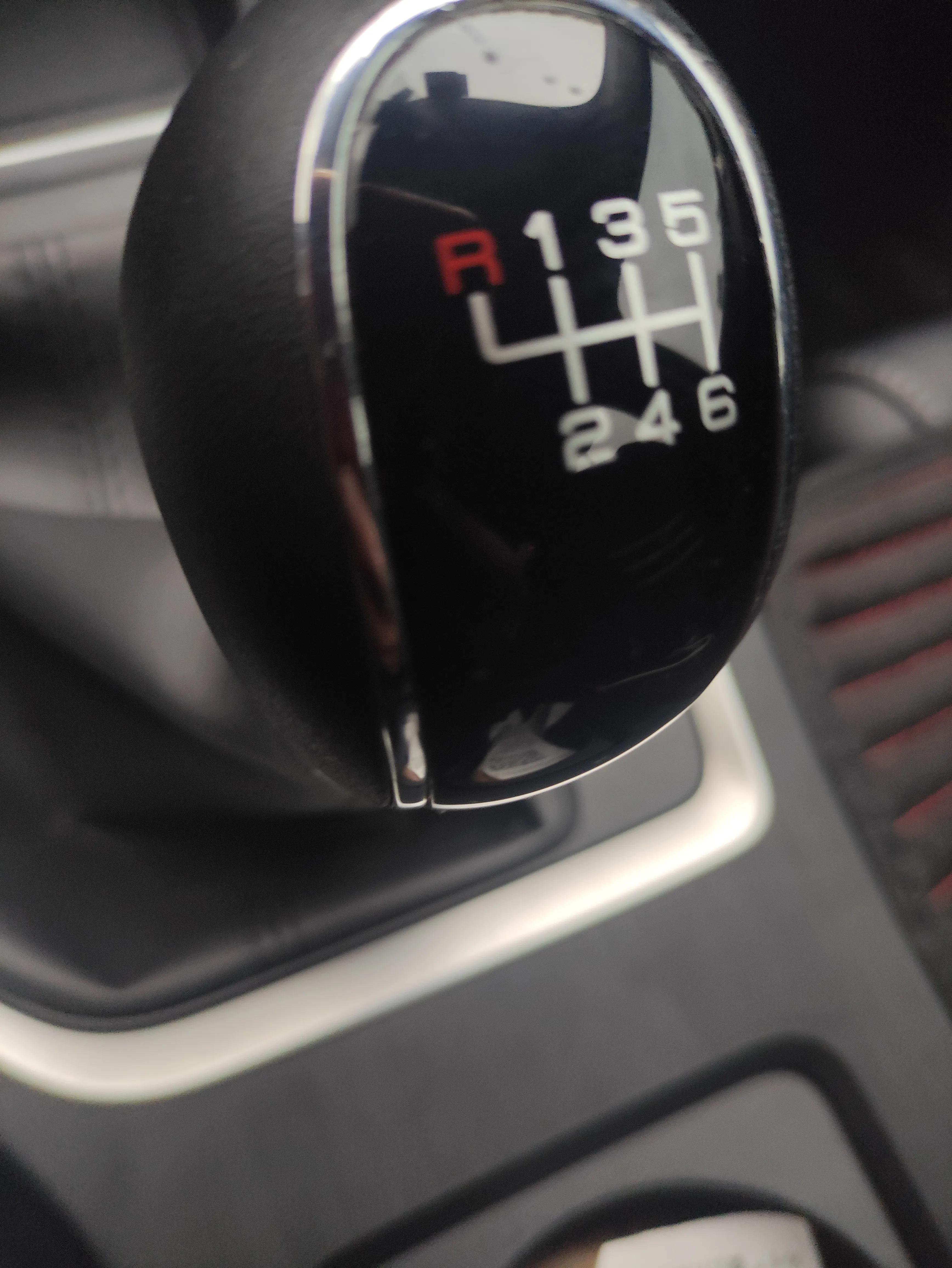 手动挡怎么判断有没有挂入倒挡,手动挡倒挡的正确方法和技巧