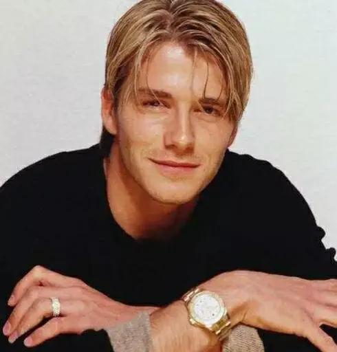 普通男人通过戴什么首饰提高气质,男人戴什么首饰显得有气质