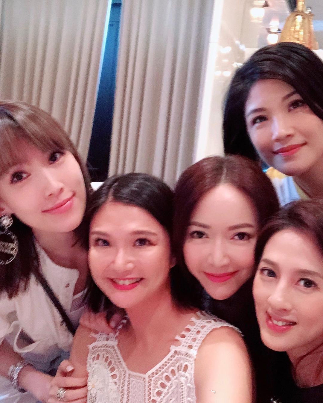 林志颖老婆晒时尚穿搭,林志颖老婆晒名牌包