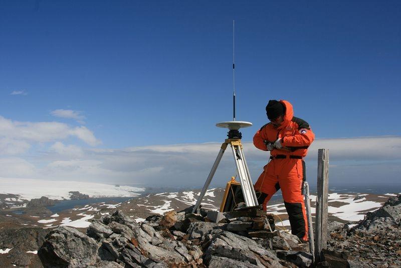 江苏穷小子，家里有7兄妹，没钱读书，他却成北斗卫星副总工程师