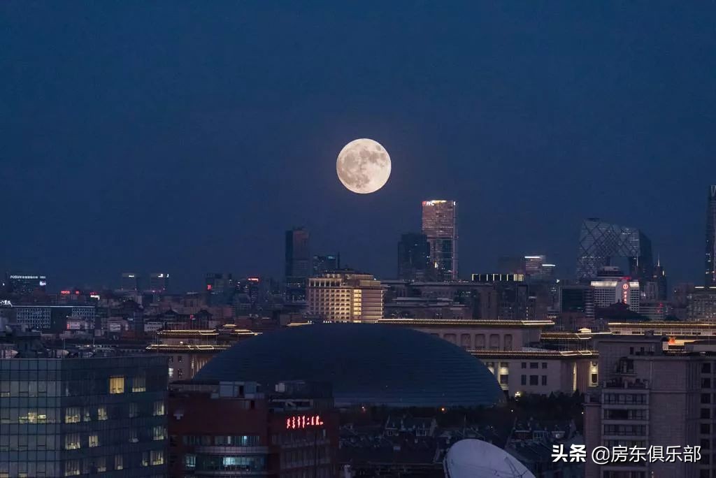 夜幕下的北龙湖金融岛,北龙湖金融岛为啥非要修成圆的