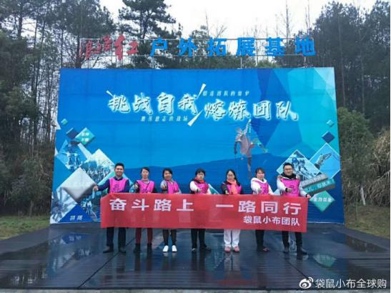 琚嬮紶灏忓竷涓夎壊,琚嬮紶灏忓竷灏忕背