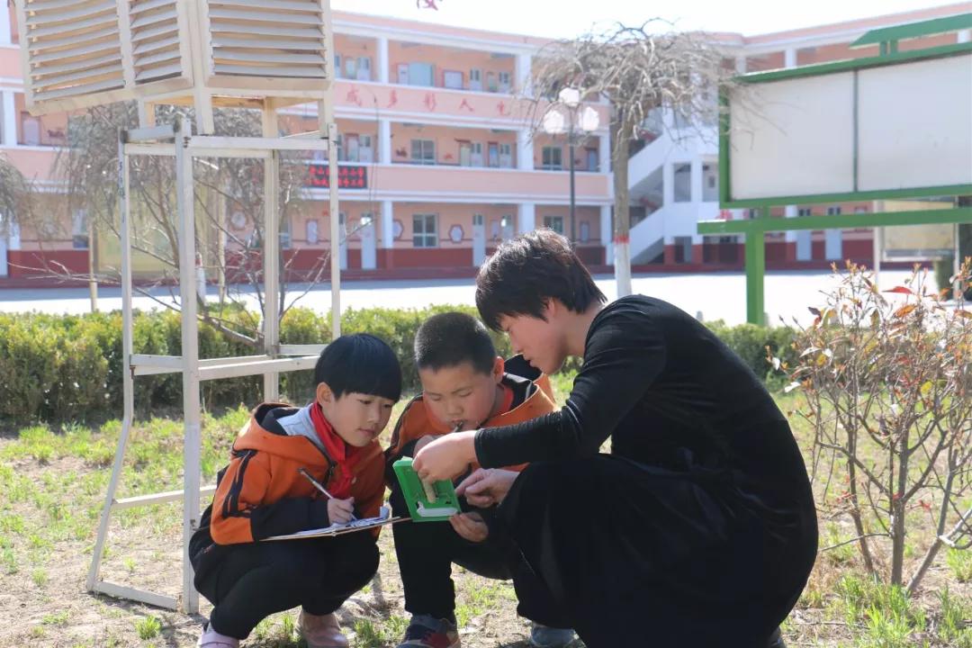 生完孩子没俩月就返校，怕学生跑了……马云点赞这位河北老师