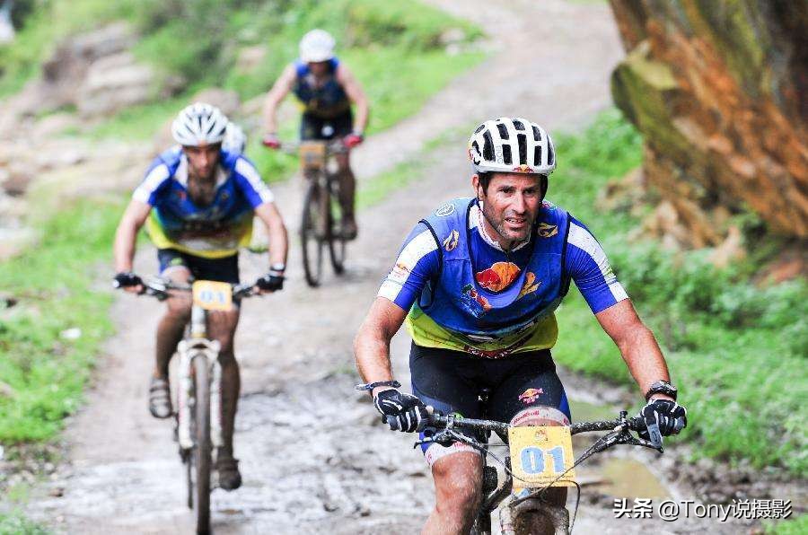 单反相机对焦后再构图怎么操作,单反对焦怎么对到af上