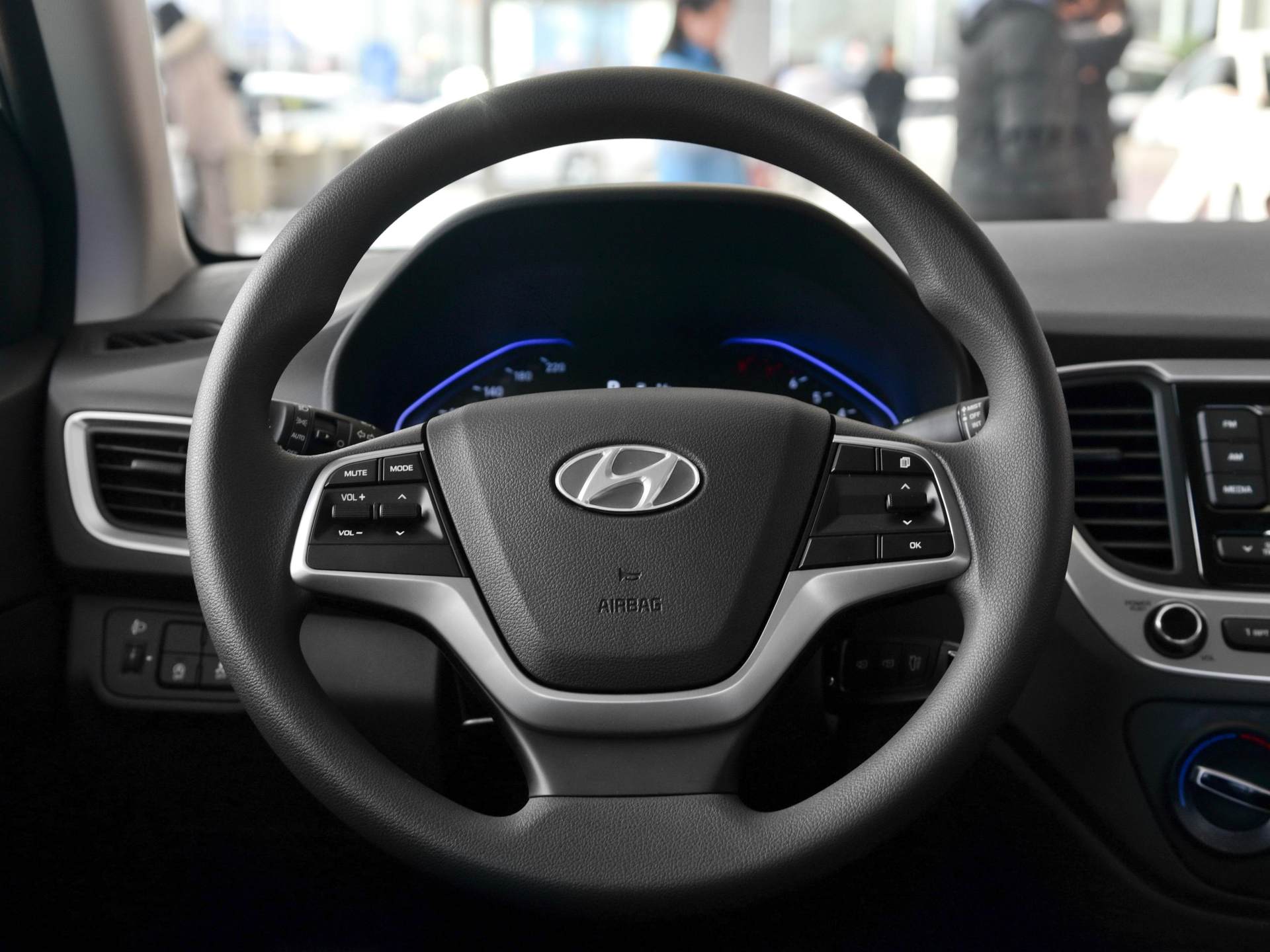 合资车白菜价,17年现代悦纳两厢价格