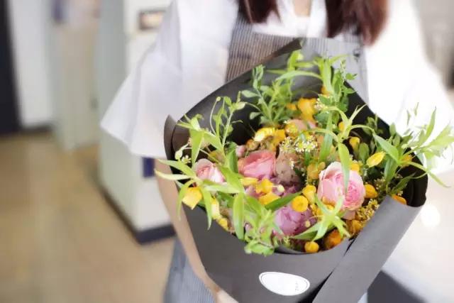 花束都做不好,你还怎么开花店