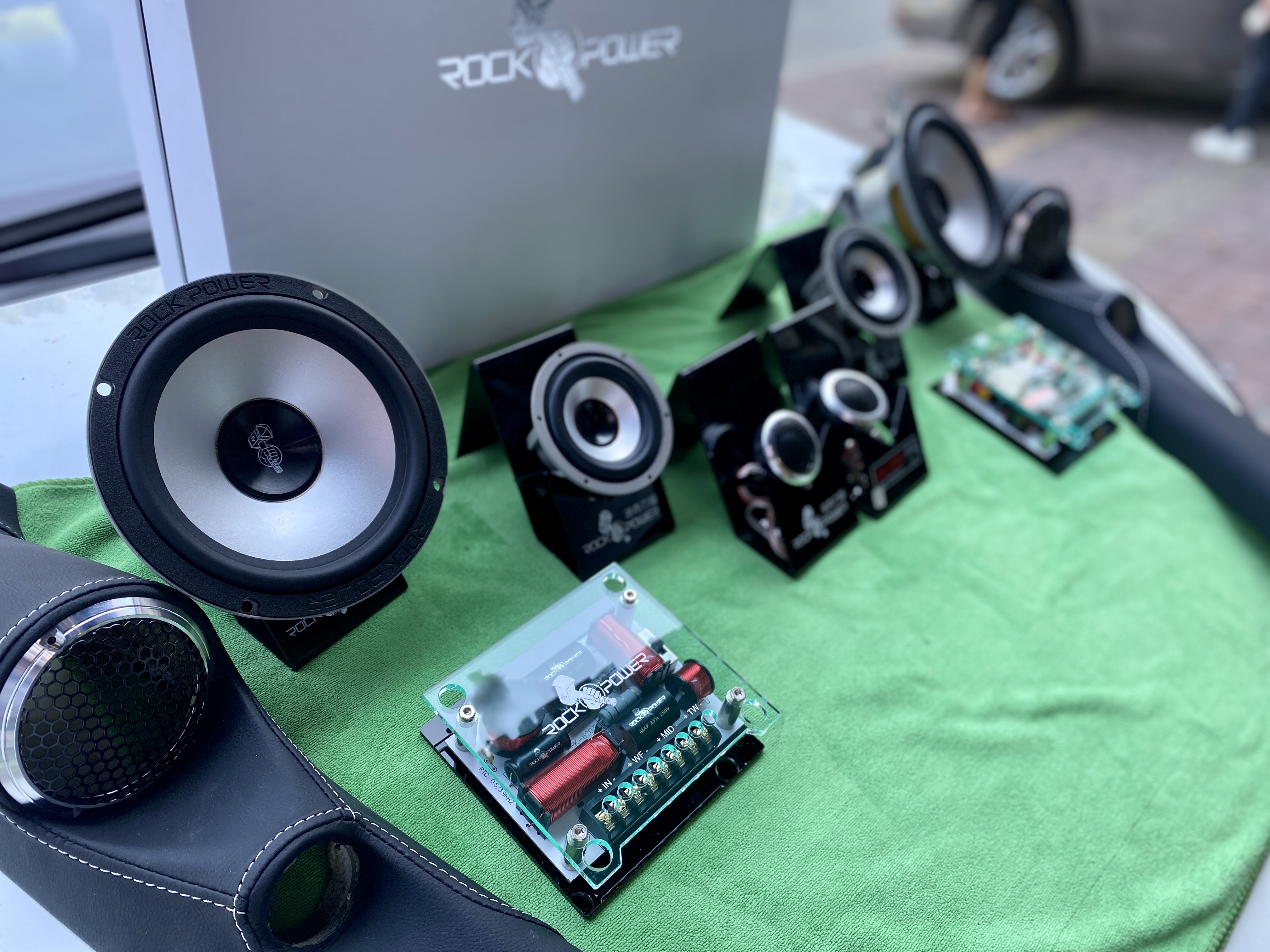 升级雷凌汽车音响多少钱,丰田雷凌升级音响