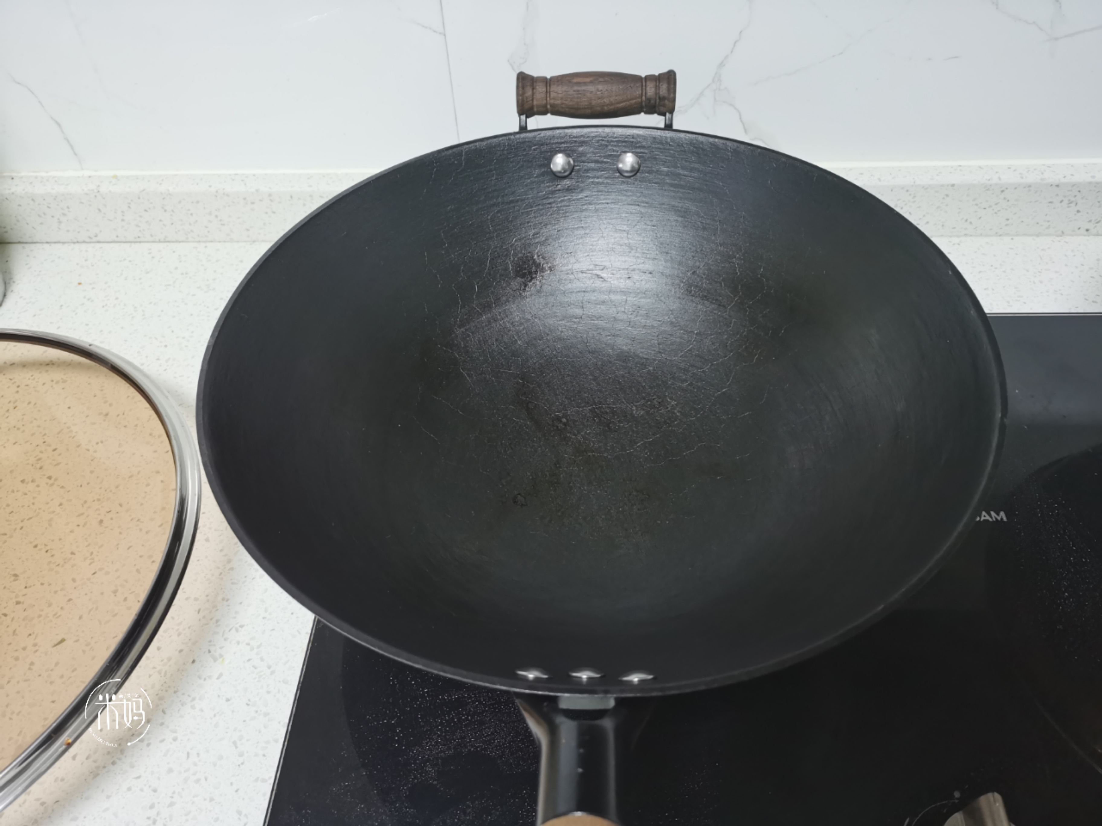 铁锅怎么开锅不生锈不粘锅教程,铁锅的正确开锅方法不粘锅