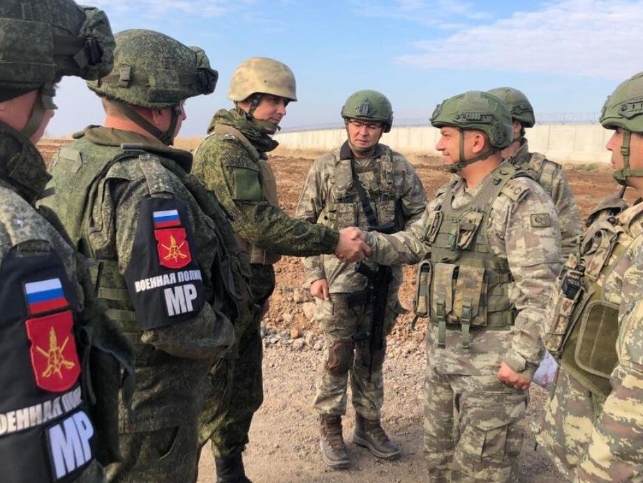 叛军动用平民肉盾，俄土联合巡逻匆忙收场，专家：一开始就是阴谋