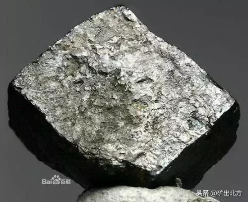 看到哪些标志要远离呢,看到这几种东西千万不要捡