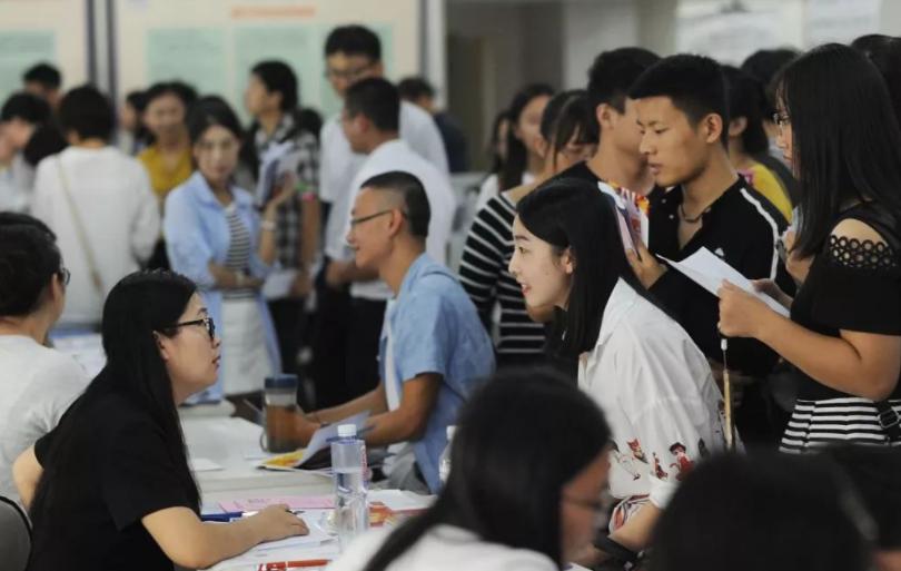 未来十年很吃香的3个专业，工资高、待遇好，选对了“钱途无量”