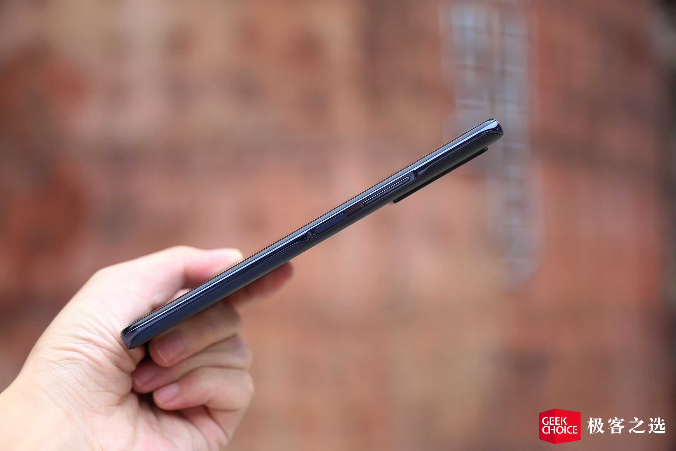 iqooz5评测拥有旗舰级满血性能,iqooz5全方面测评