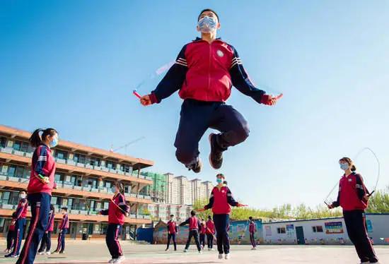 150元收一张银行储蓄卡？大学生成卡贩眼中“香饽饽”