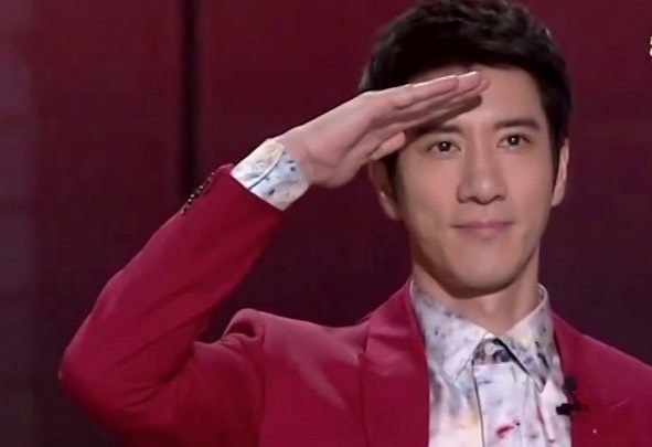 留了胡子反而更帅的男星,刮掉胡子帅到爆的男星