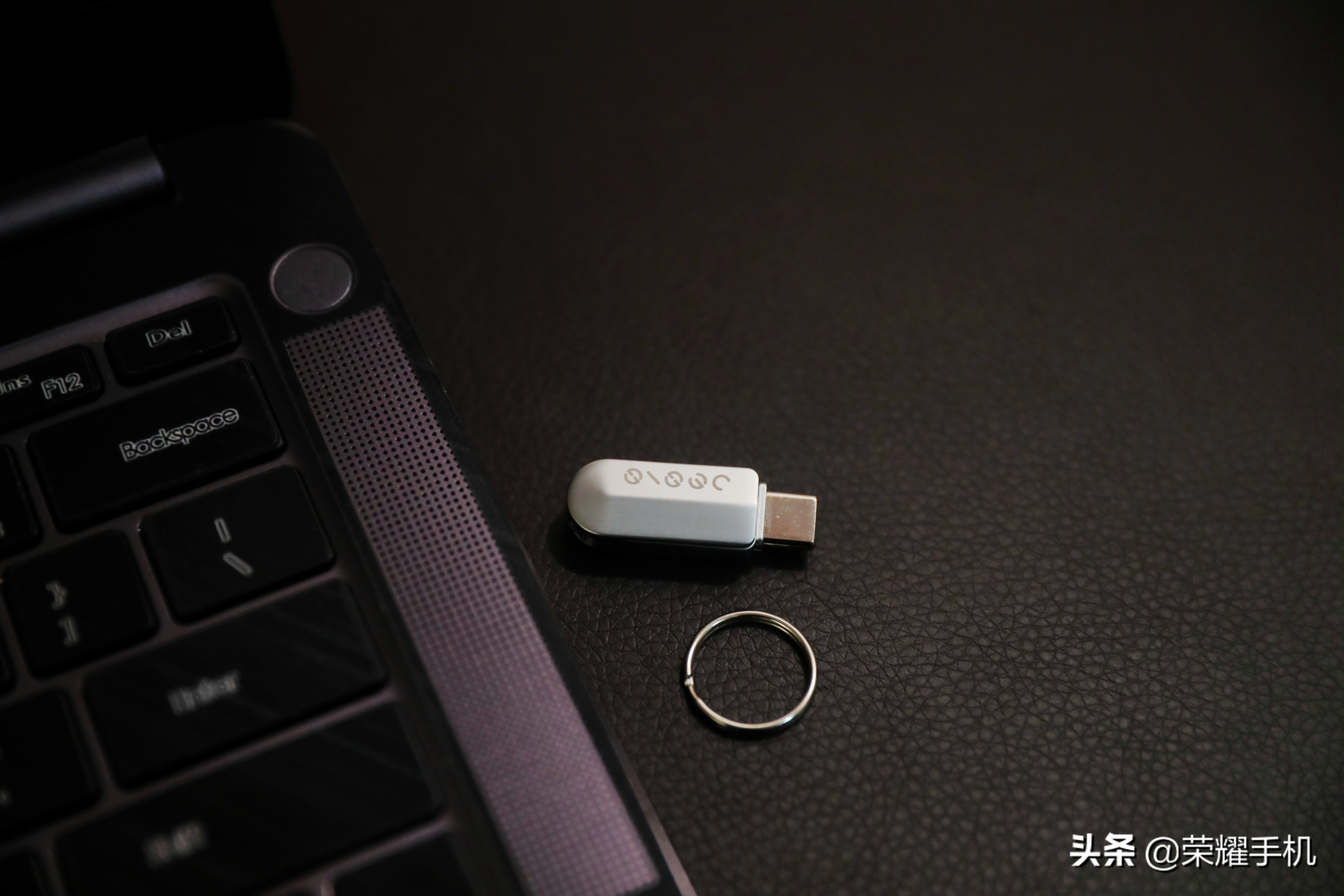 【测评】荣耀亲选指思双接口手机U盘体验——身材虽小、用途却大