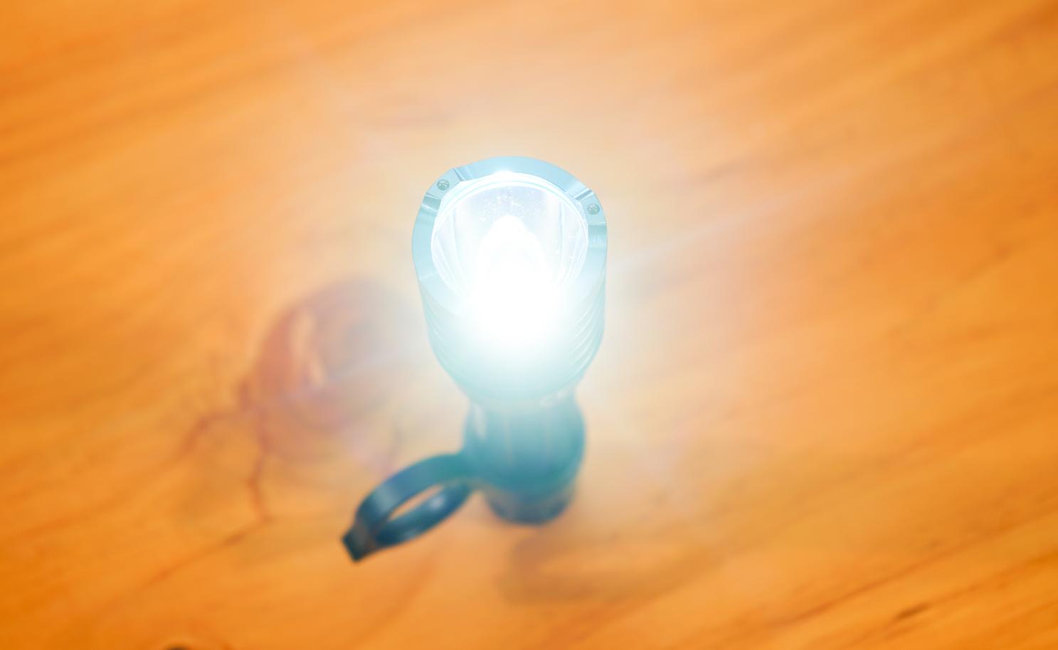 最纯粹的战术手电筒体验如何？傲雷WARRIOR武士X3首发上手