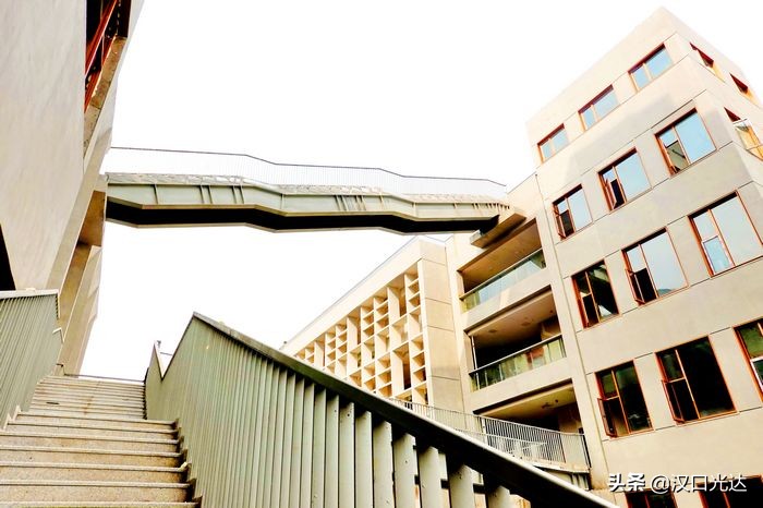 闹市中又一处年轻人文创新乐园——“大智*界无**·空中小镇”