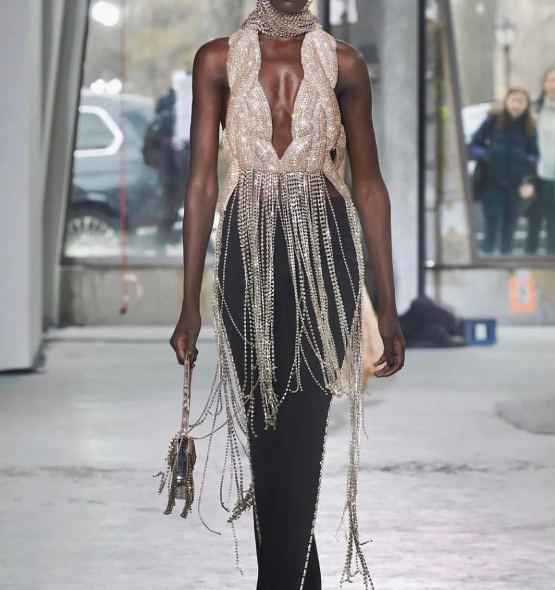 虞书欣穿的可爱灵动的衣服,自己认为适合虞书欣的衣服