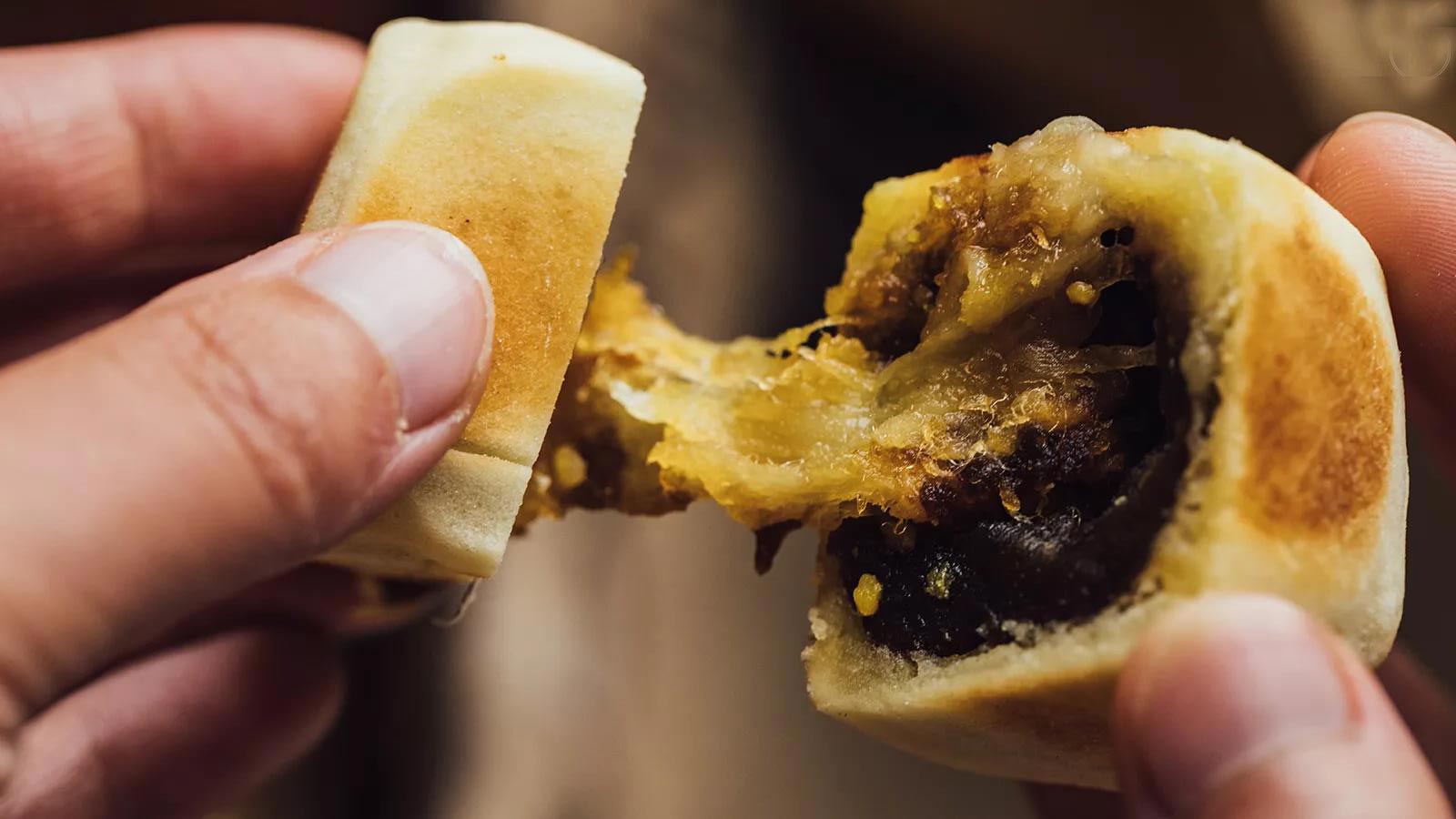 打卡网红仙豆糕香甜软糯的真好吃,网红糕点仙豆糕