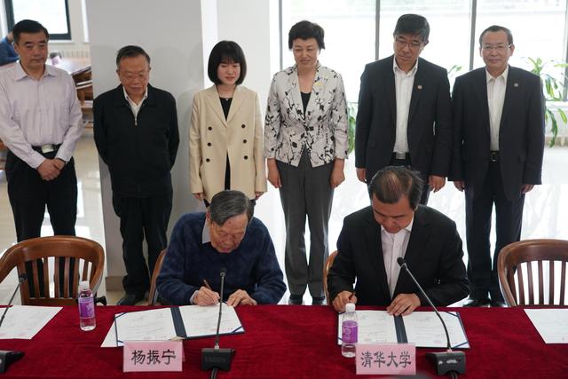 杨振宁和翁帆结婚的当年现状,杨振宁与翁帆的婚姻最近消息