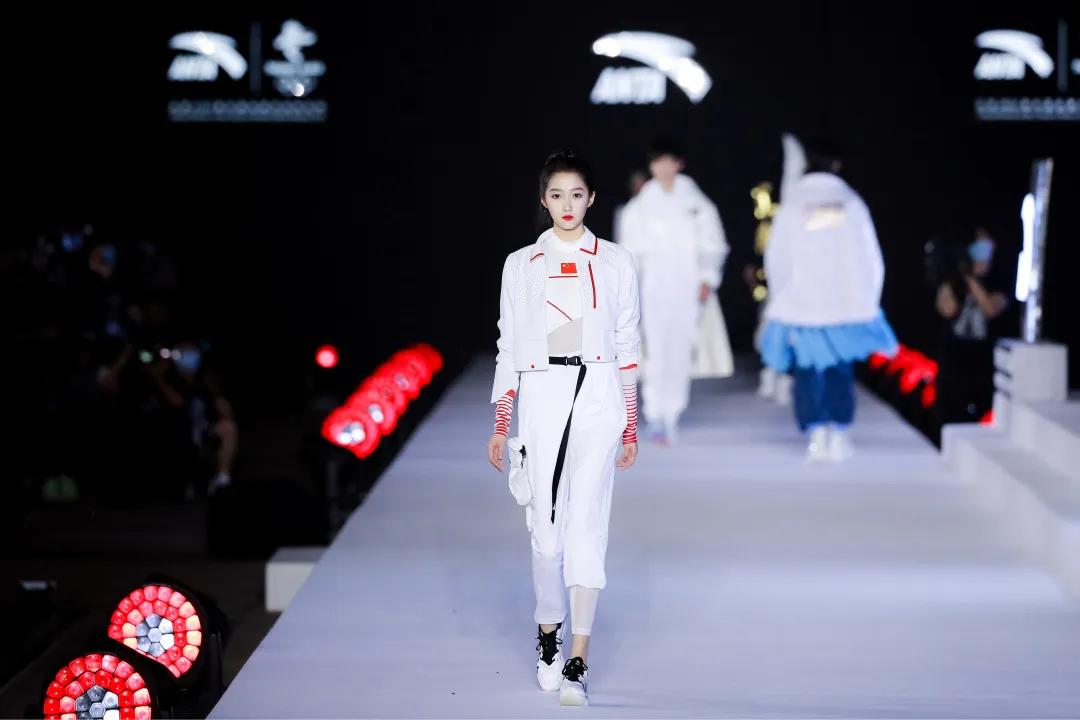 安踏争议广告,安踏广告不走寻常路