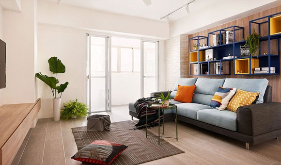 挑空中式装修客厅橱柜效果图,餐边柜玻璃吊柜颜色搭配现代轻奢