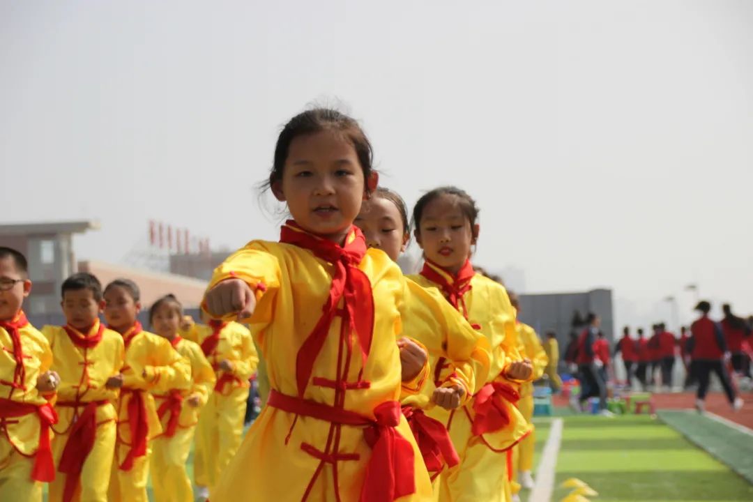 建*党**百年喜迎国庆——西安经开第二小学队列队形广播*比操**赛