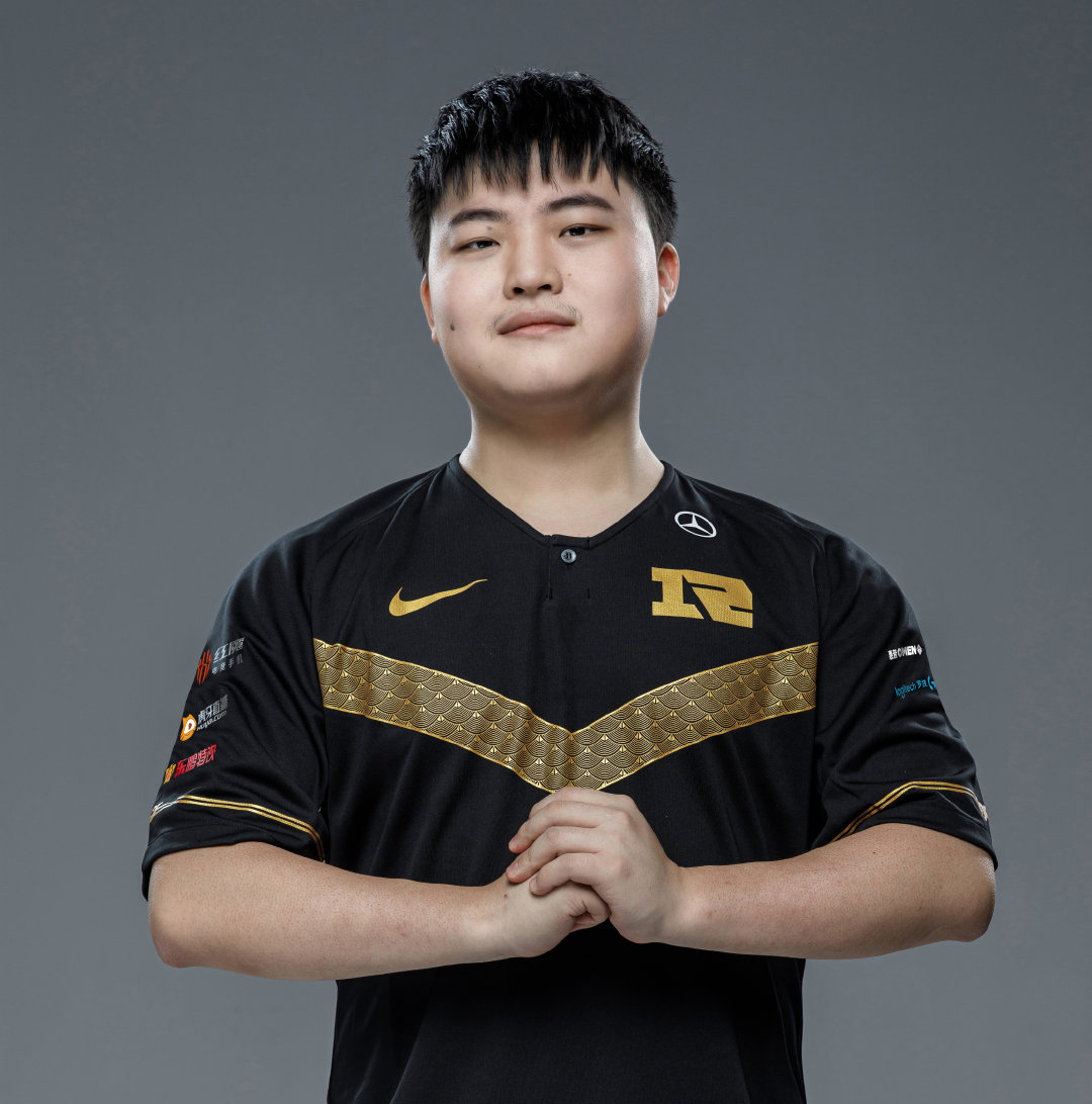 李佳航边玩剑姬,李佳航吸血鬼剑姬