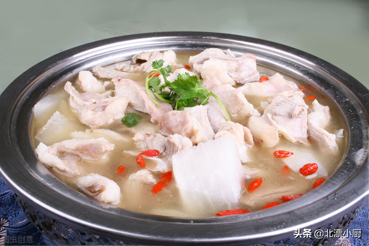 炖羊肉放啥汤不发黑,炖羊肉汤的羊肉能不能提前泡好