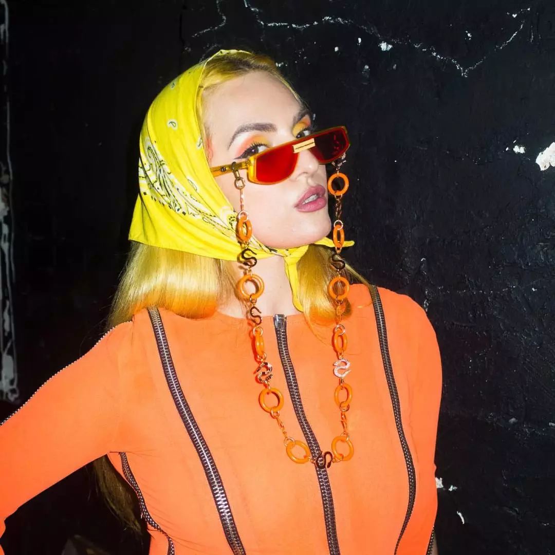 我太太太难了！项链戴在脖子上还做错了？