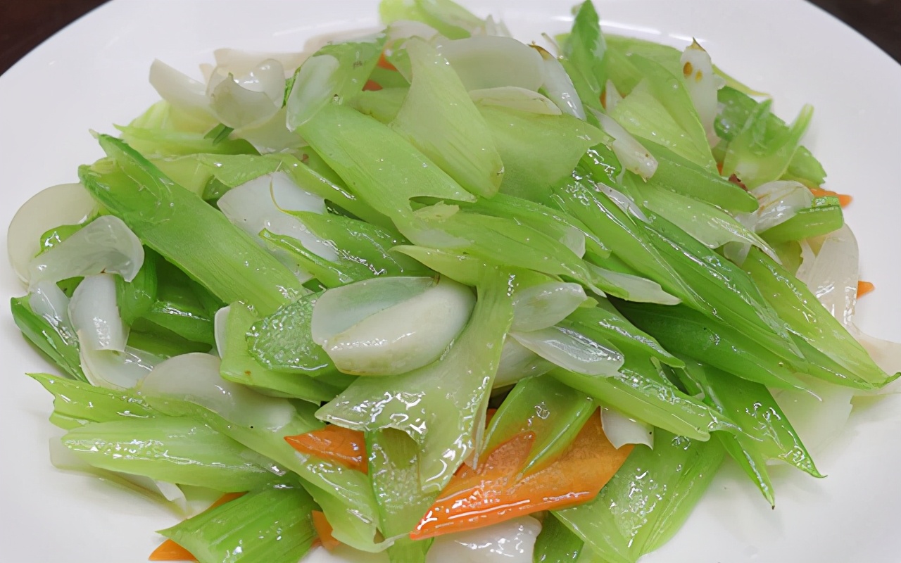 干百合做西芹百合要泡发吗,西芹炒百合百合为什么有点苦