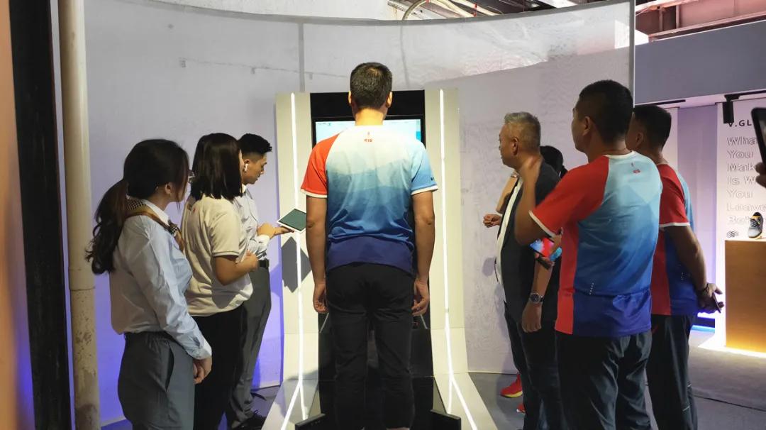 四店同步开放啦！即刻免费体验“量脚制鞋”黑科技