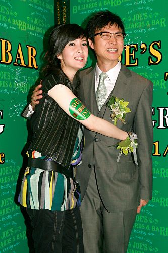 周慧敏为什么会对倪震死心塌地,周慧敏谈婚姻现状