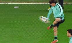 足球搞笑过人动图,足球史上十大爆笑瞬间图