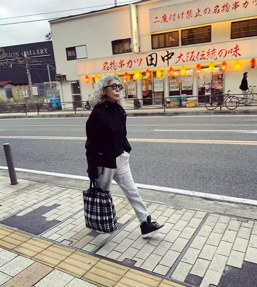 腰臀腹肌马甲线,40岁的腹肌马甲线