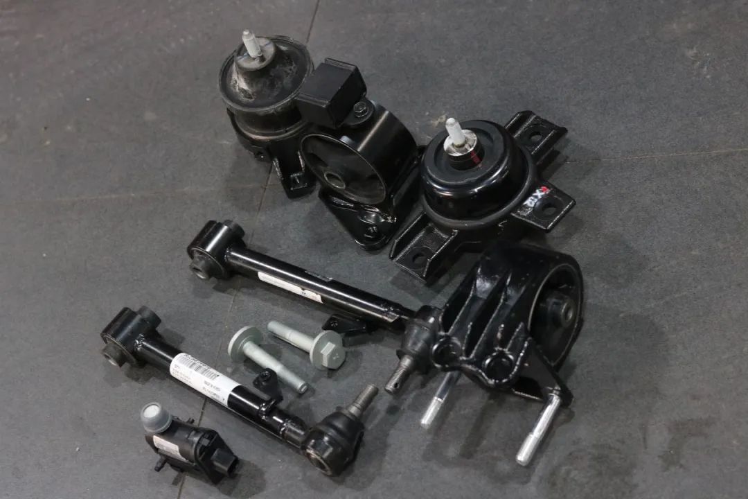 怪兽修车：翻新“老旧状态”的11年起亚索兰托，15万公里重回巅峰