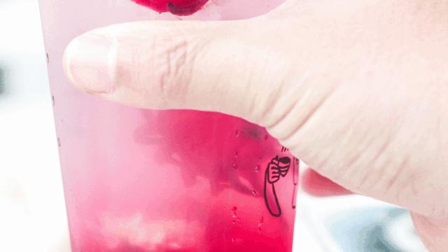 火爆台湾的“丑丑奶茶”首现厦门，拿着5分钟竟被搭讪10次……