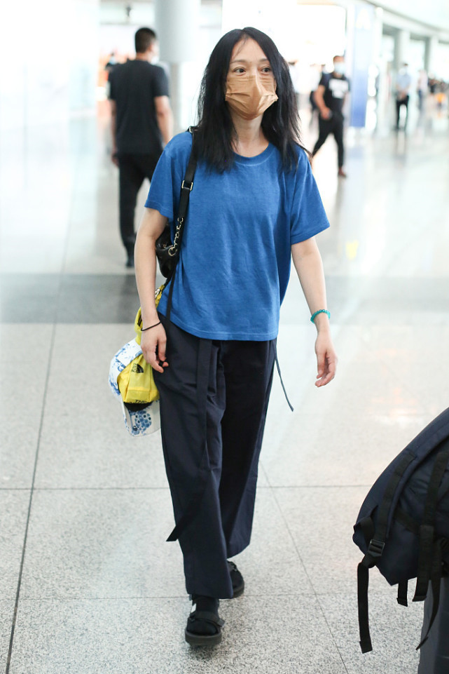 周迅的穿衣搭配图片大全,周迅穿衣打扮高级