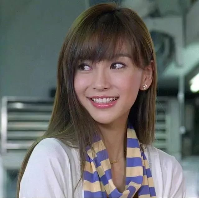 矫正后两年反弹会越来越严重吗,矫正完成两年牙齿还是松动