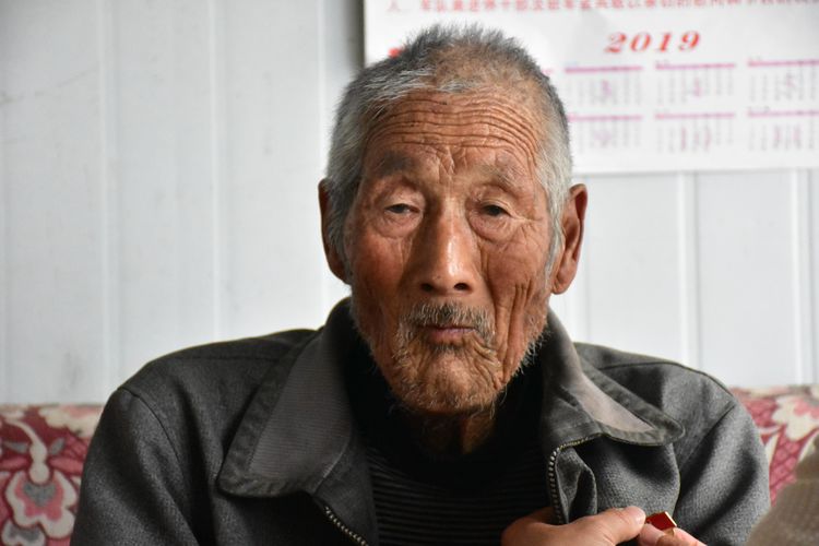 探访老党员活动记录,不忘初心牢记使命老党员走访纪实