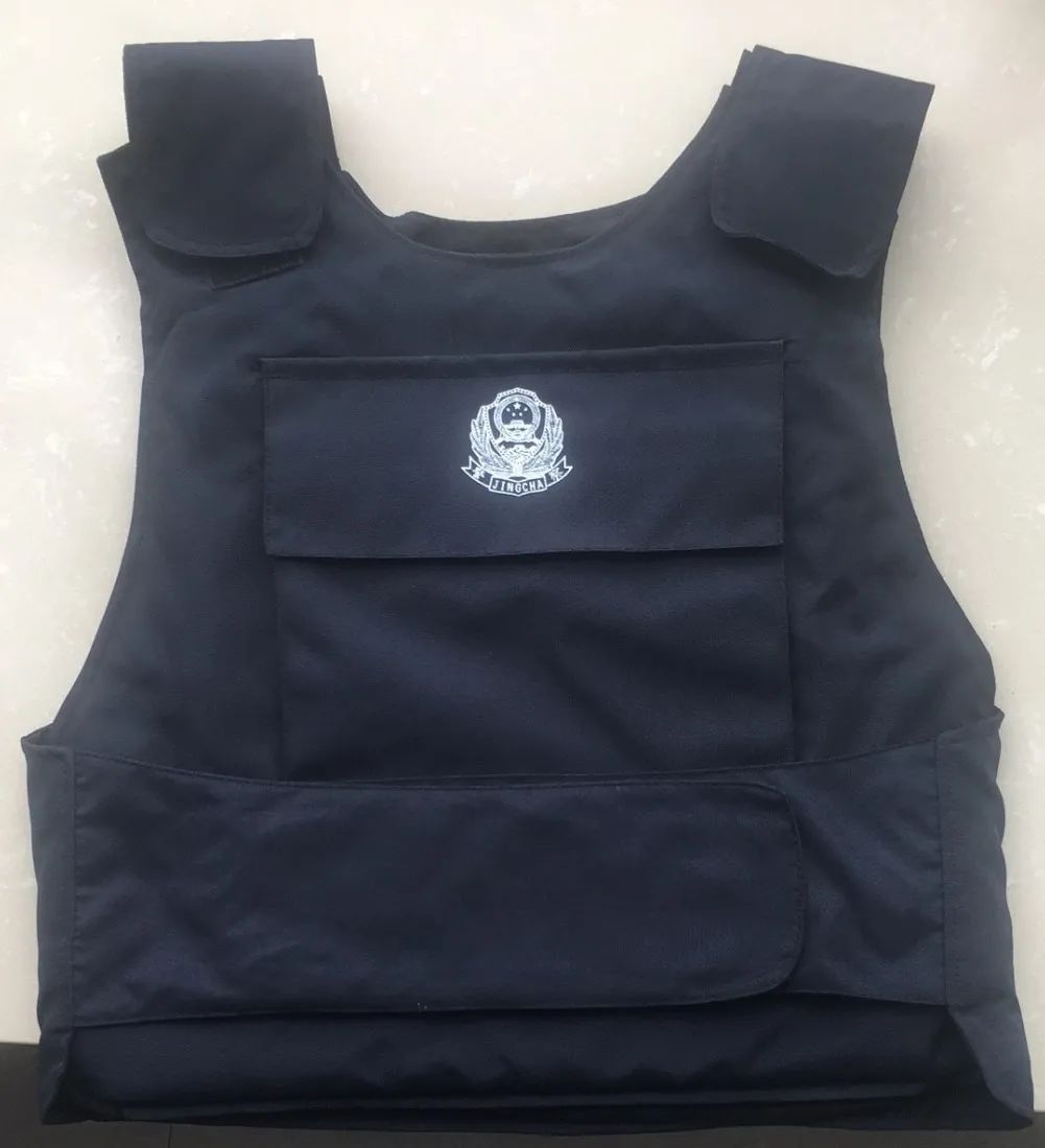 真的有钱！留学生带13根金条、穿防弹衣去美国，当场遣返...