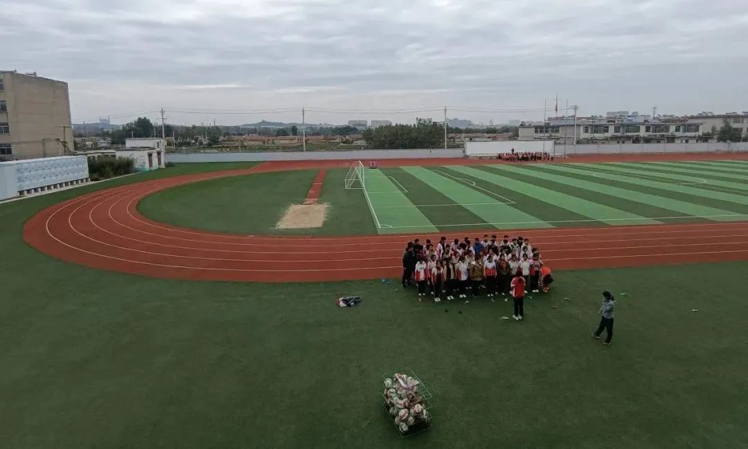 办人民满意的教育学校幼儿园,改善乡村学校环境