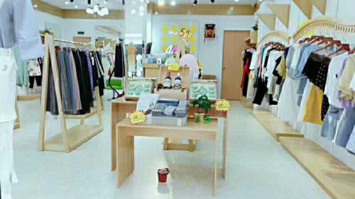 爱依莲服饰店前景,开爱依服加盟店赚钱吗