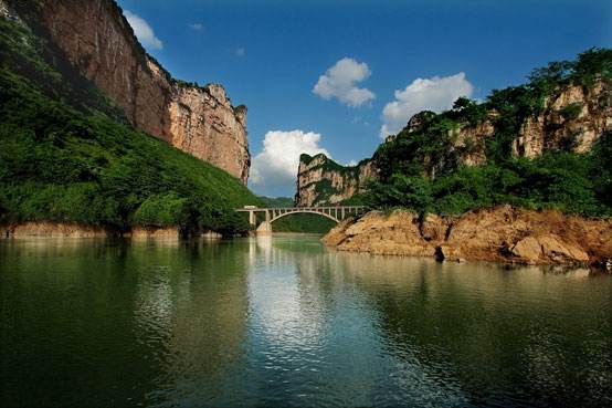 贵州织金县：一个织金洞，一道宫保鸡丁如何能够留住游客？