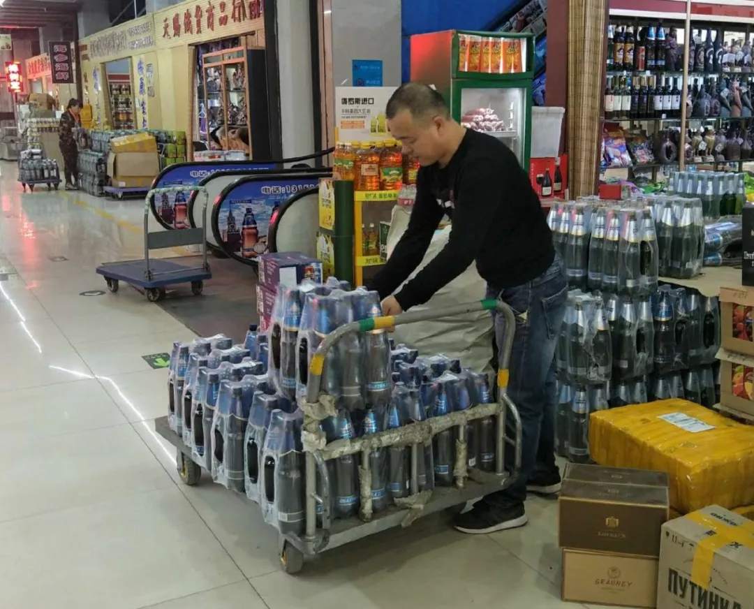 绥芬河俄罗斯人多的集散地,绥芬河俄罗斯产品集散中心