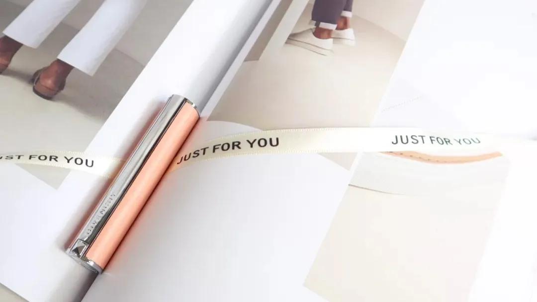 哪个女生能逃得过李佳琦?纪梵希粉色小羊皮试色