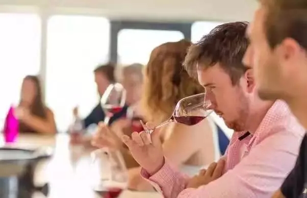 张裕葡萄酒怎么鉴别真假,自酿葡萄酒如何鉴别真假