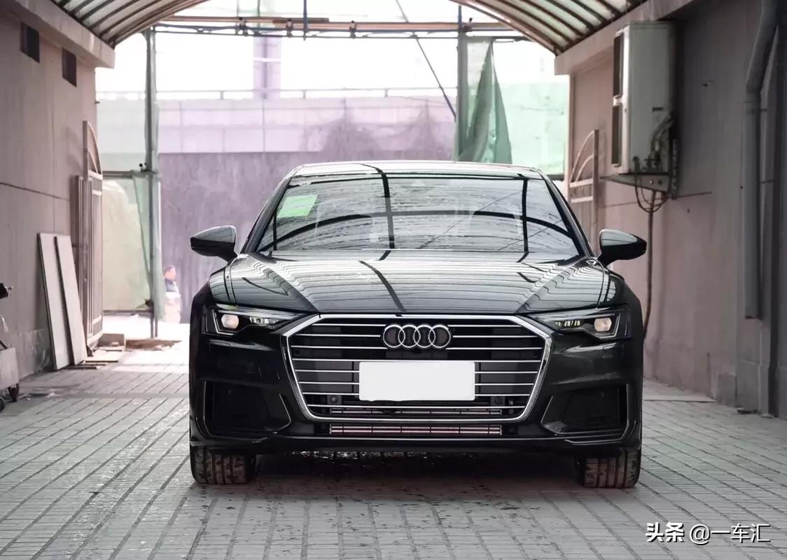 奥迪a6l豪华致雅型对比宝马5系,同级别的奥迪a6l